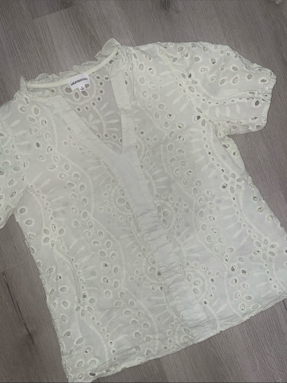 Soft Neon Green Eyelet V-Neck Blouse | Womenβs Size Medium - Picture 7 of 7